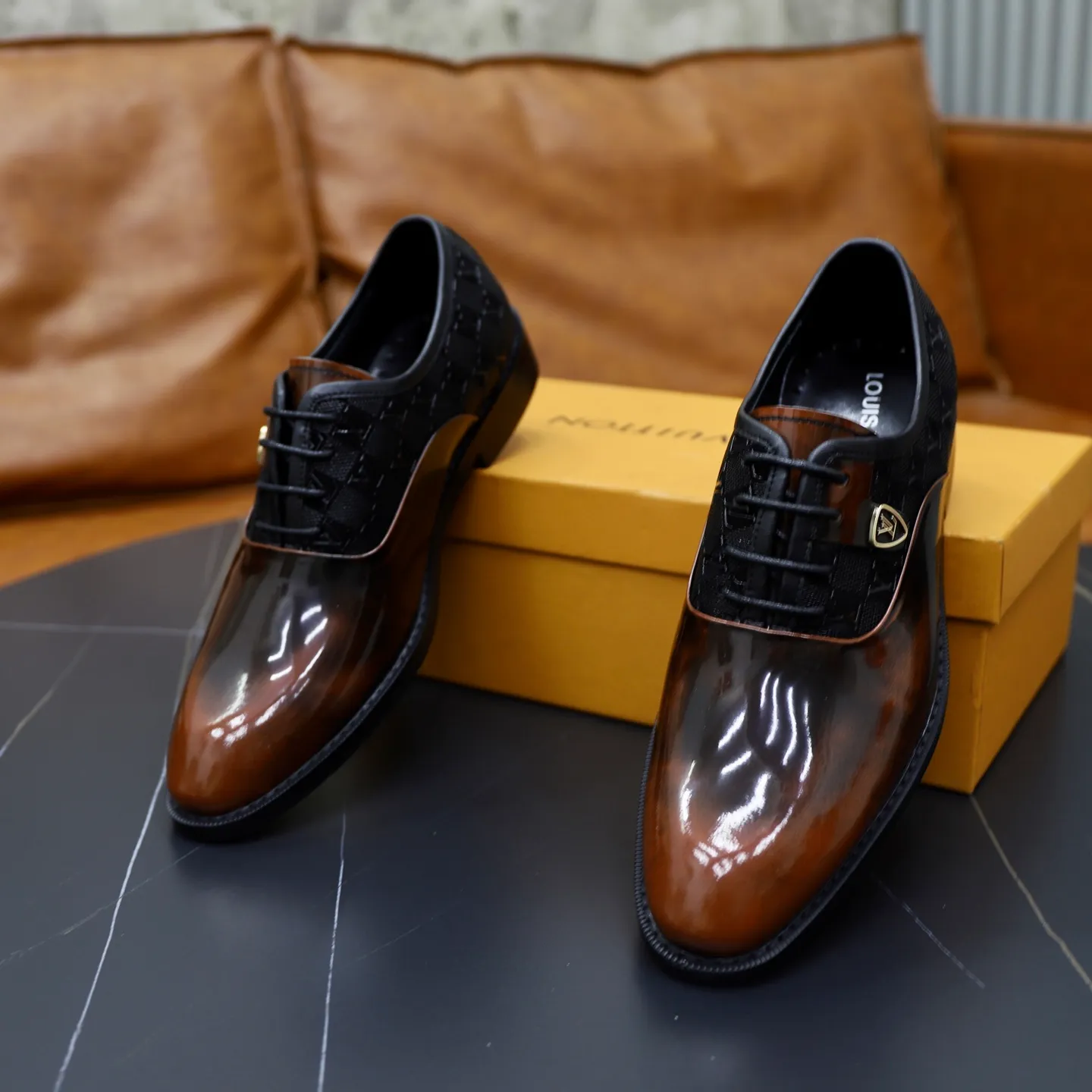 Ex-factory price: 500💰🙅‍♂️🙅‍♂️🙅‍♂️ Brand: LV Louis Vuitton Standard code: Men's size 38-44 (45 can be customized) Grade: Same style as the official website Original order quality Material: Original cowhide surface Comfortable cowhide lining Original outsole Style category: Men's fashionable casual leather shoes Distinguished big-name luxury elements Top luxury Color: actual picture color